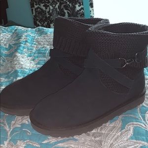 Ugg Perl Strap Boots (Black)